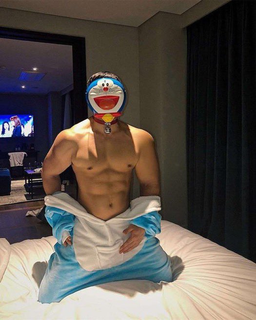 yang11440's tweet photo. 好久没有见到我的小可爱了，一见面就激情似火，弟弟的口活也越来越好了，直接把我的整根吞下了，好爽啊，于是我直接無套插入弟弟，一边粗口，爽吗弟弟，無套爽吗，待会内射好不好，弟弟很腼腆说不行，那现在可以吗，弟弟说，射进来快点射给我…… https://t.co/joegswEAzA