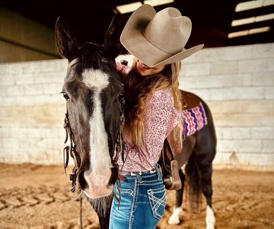 Olivia in top to toe Ariat 🤩