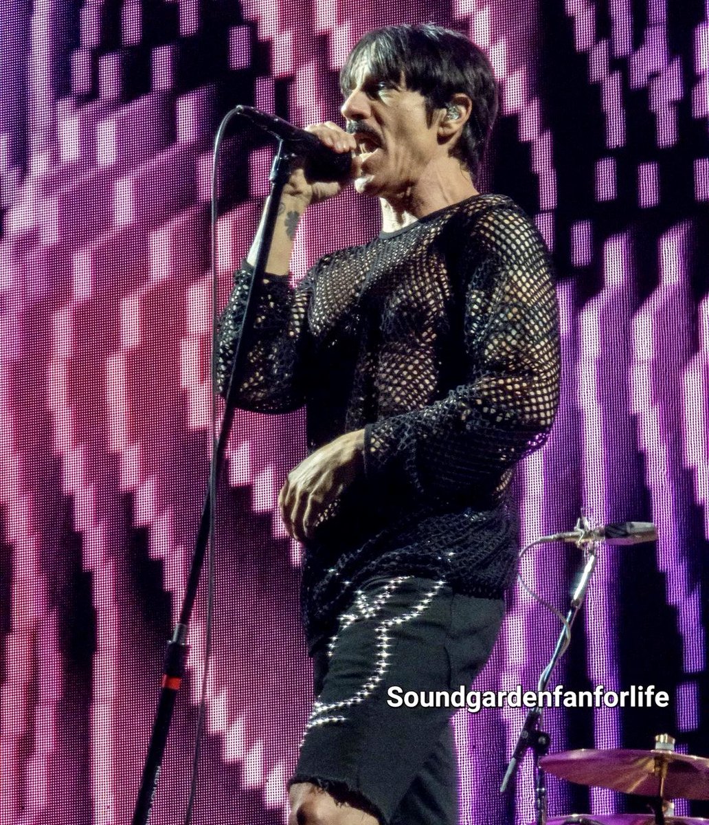 Nico 🇺🇦 (the_swan_rhcp) on Twitter "playboy bunny pants 🙄"