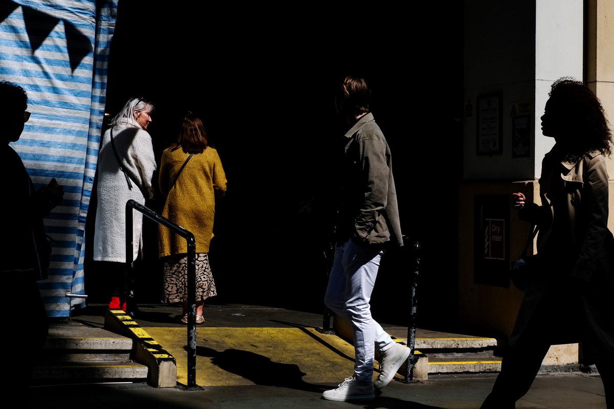 swedeemum's tweet photo. Odds and sods from the streets over the last week or so. #london #streetphotography #womeninphotography #everyclicktellsastory #candidcamera #whatsthestory https://t.co/2nk9I5Z9mJ