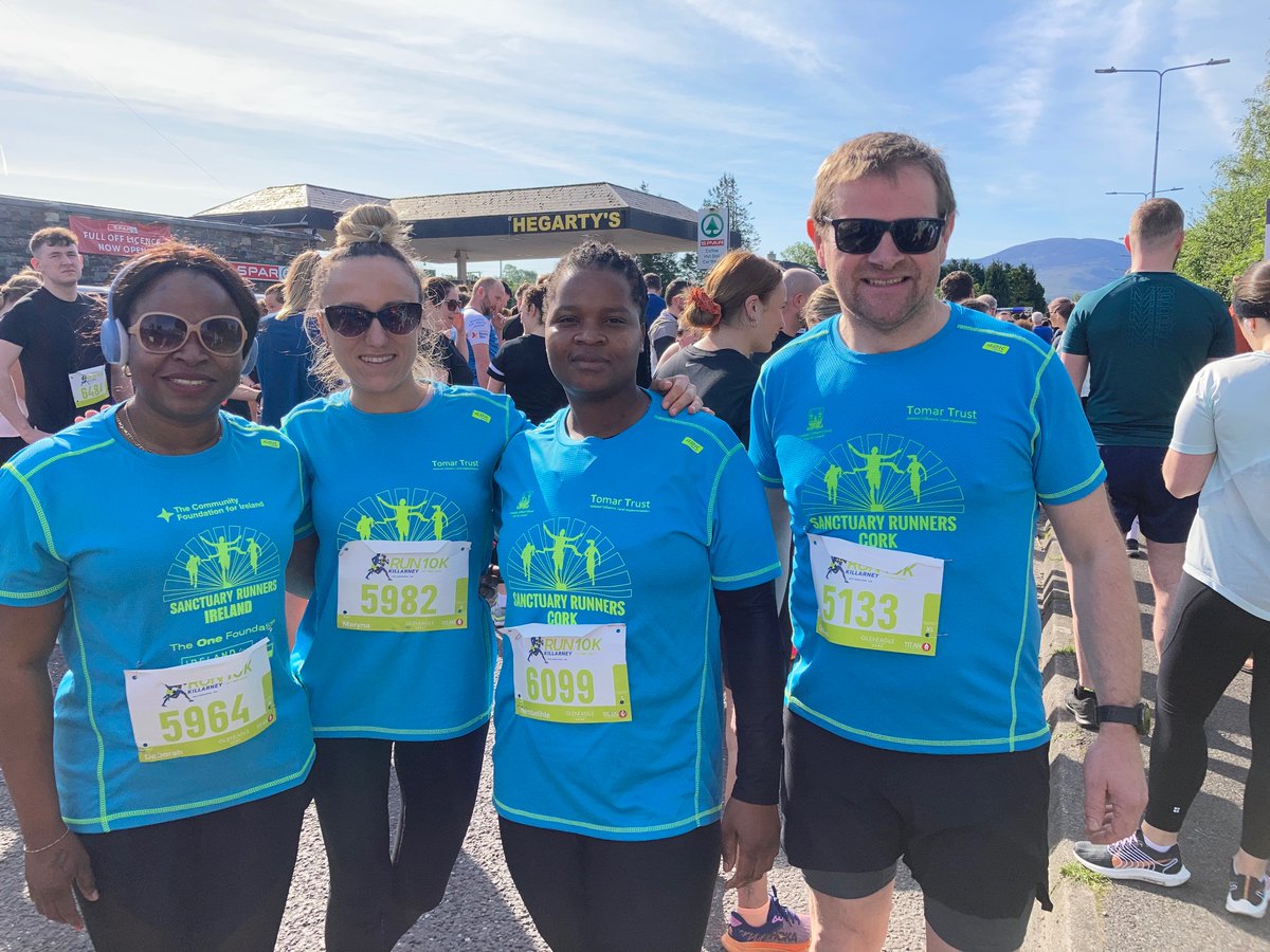 SanctuaryRunner's tweet photo. Some of our Sanctuary Runners getting ready for the off at the @RunKillarney 10km this morning! An amazing buzz here in beautiful Killarney 🔵🟡👊👊🏾

#Solidarity #Friendship #Respect https://t.co/NW1Q9Mh2kn