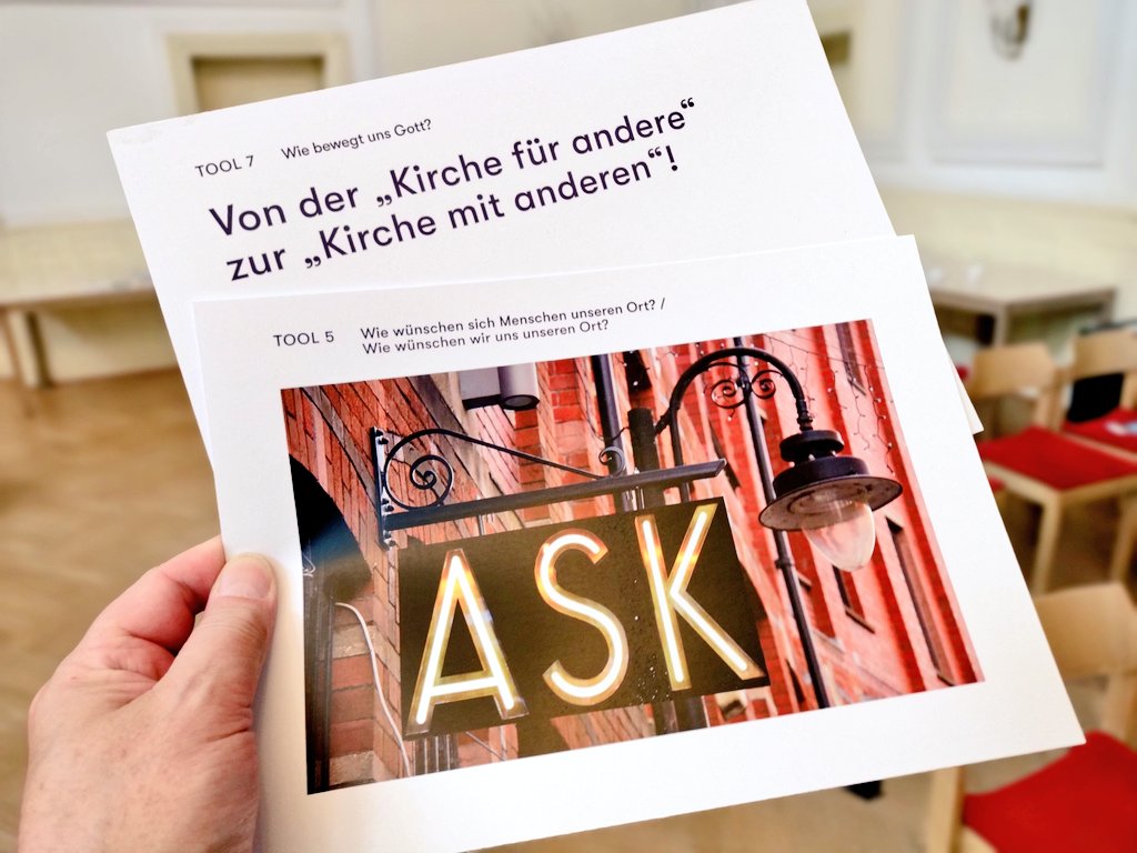 BrFranziskus's tweet photo. Hören. Fragen. Diskutieren. Nachdenken. Lernen. Staunen.
Teilnahme am Fachtag „Dialoge im Sozialen Raum“.
#wasratsherrensomachen #wilhelmshaven #ratsarbeit #berlin #engagement #midi #diakonie #ekd #kirche @House_of_One_EN #dreireligionenkita #houseofone #theologie #kreuzberg https://t.co/IkqP6vbHgX