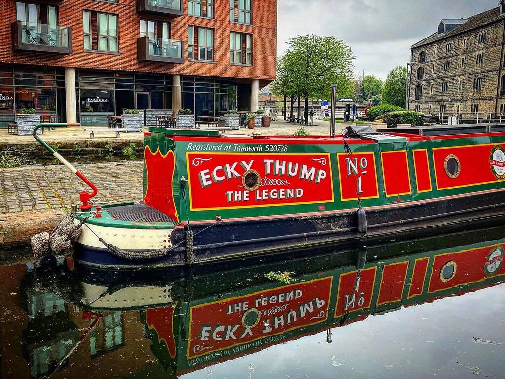 malumpfy's tweet photo. Bit of a Goodie, this Ecky Thump blast from the past. Granary wharf, Leeds, the weekend before last.
#eckythump #barge #thegoodies #narrowboat #inlandwaterways #goodygoodygumgum #granarywharf #leeds #yorkshire #21stcenturypepysshow https://t.co/tt77G1NMDo https://t.co/5te1SvnC6X