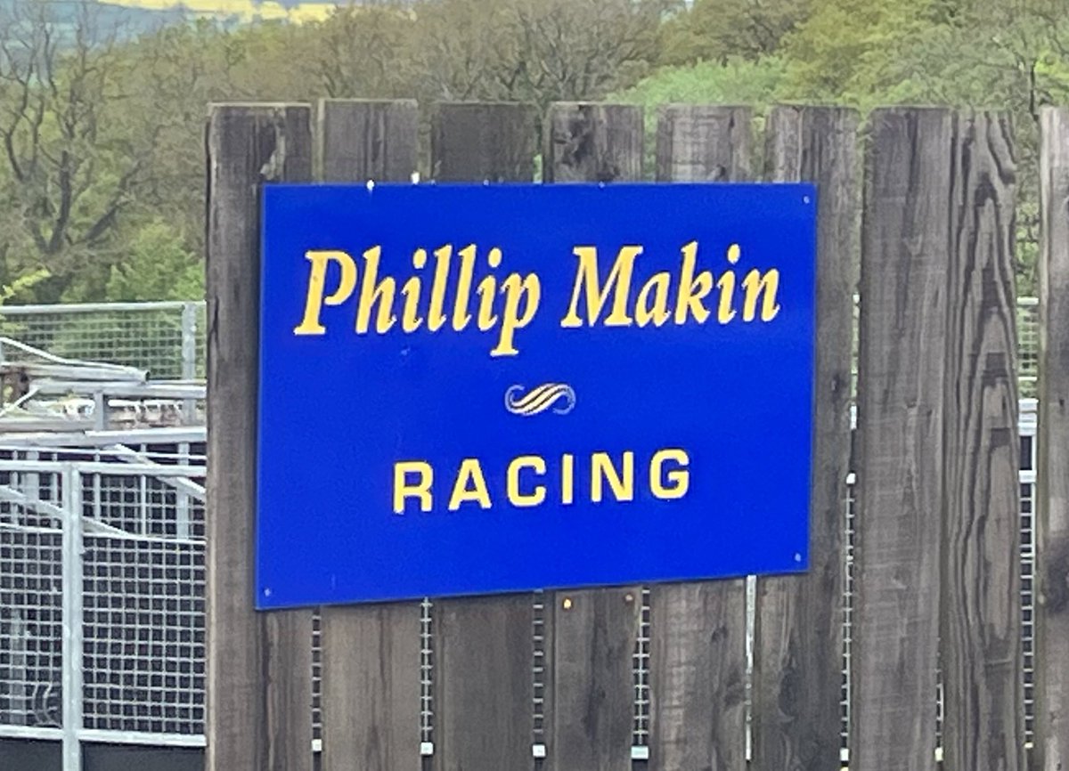 A great morning up in Leyburn with @phil_makin_ looking over the set up @MakinRacing Thanks for having us 🏇