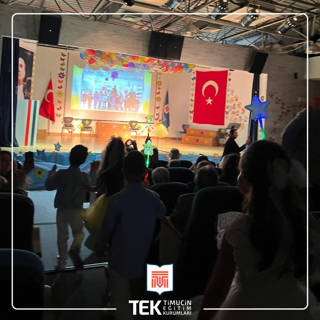 tekokullari's tweet photo. 1. Sınıf öğrencilerimiz çıktıkları okuma yazma serüvenine ‘’Okuma Bayramı’’ ile muhteşem bir imza attılar. Bu yıl edindikleri bilgi ve becerilerini anlatan ‘’Okuma Bayramı’’ programlarını değerli ailelerine ve öğretmenlerine sundular.Yolunuz açık olsun öğrencilerimiz...👏😊 https://t.co/xfJl4jep2W