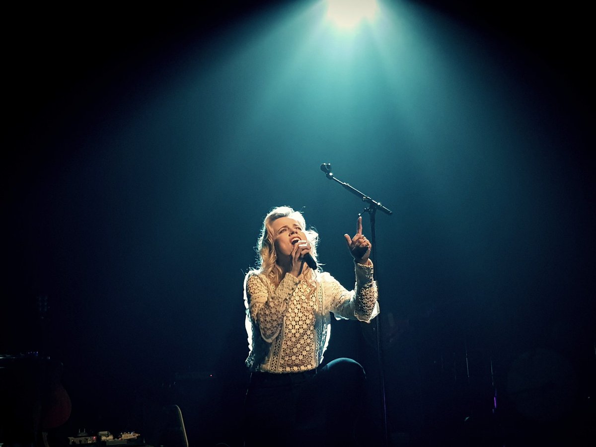 Christina_IDL's tweet photo. Happy birthday @IlseDeLange op naar nog heel veel gezonde muzikale jaren! Zal de kleine in mijn buik vandaag even extra laten dansen op jou muziek! #proudtobefan #happybirthday ๐๐ https://t.co/FDqxfMUUzv