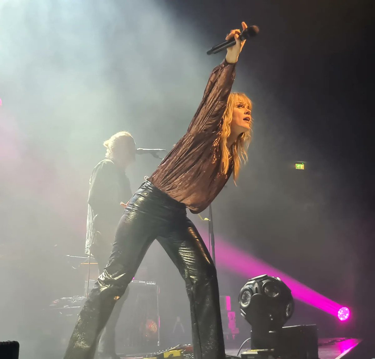 Christina_IDL's tweet photo. Happy birthday @IlseDeLange op naar nog heel veel gezonde muzikale jaren! Zal de kleine in mijn buik vandaag even extra laten dansen op jou muziek! #proudtobefan #happybirthday ๐๐ https://t.co/FDqxfMUUzv