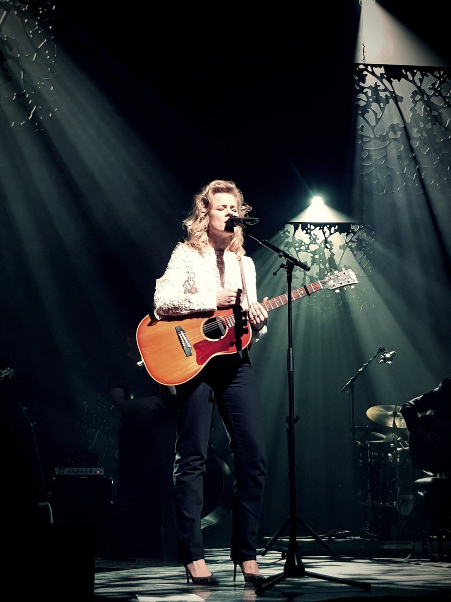 Christina_IDL's tweet photo. Happy birthday @IlseDeLange op naar nog heel veel gezonde muzikale jaren! Zal de kleine in mijn buik vandaag even extra laten dansen op jou muziek! #proudtobefan #happybirthday ๐๐ https://t.co/FDqxfMUUzv