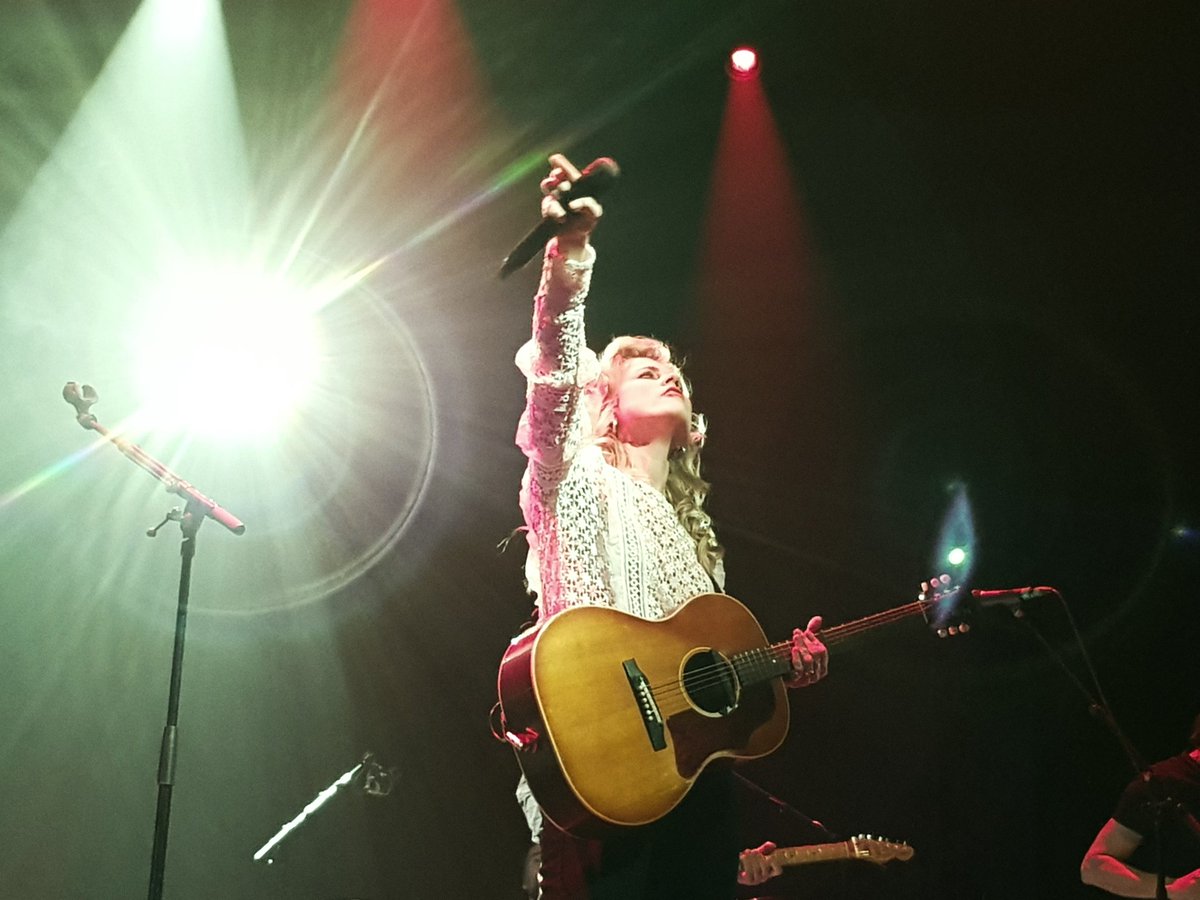 Christina_IDL's tweet photo. Happy birthday @IlseDeLange op naar nog heel veel gezonde muzikale jaren! Zal de kleine in mijn buik vandaag even extra laten dansen op jou muziek! #proudtobefan #happybirthday ๐๐ https://t.co/FDqxfMUUzv