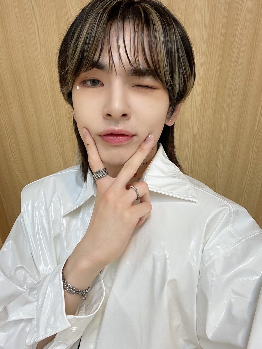 by_EPEX's tweet photo. [#뮤]

목에 타투 어떤데 🦊

#EPEX #이펙스 #MU #뮤 https://t.co/7NqYogIHx9