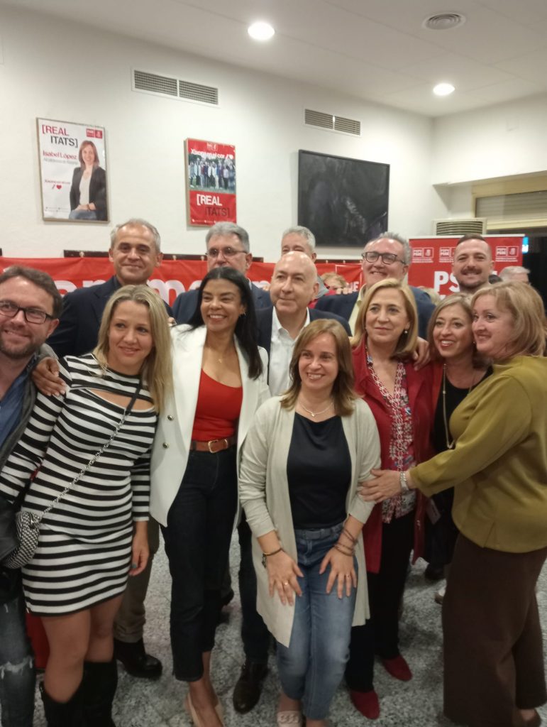 Onda15Radio's tweet photo. Presentación de la candidatura socialista de Xixona: Alejandro Soler y Yaissel Sánchez arropan a la alcaldesa Isabel López - https://t.co/fhgPCzQ2wj https://t.co/EvJ7u5sIyW