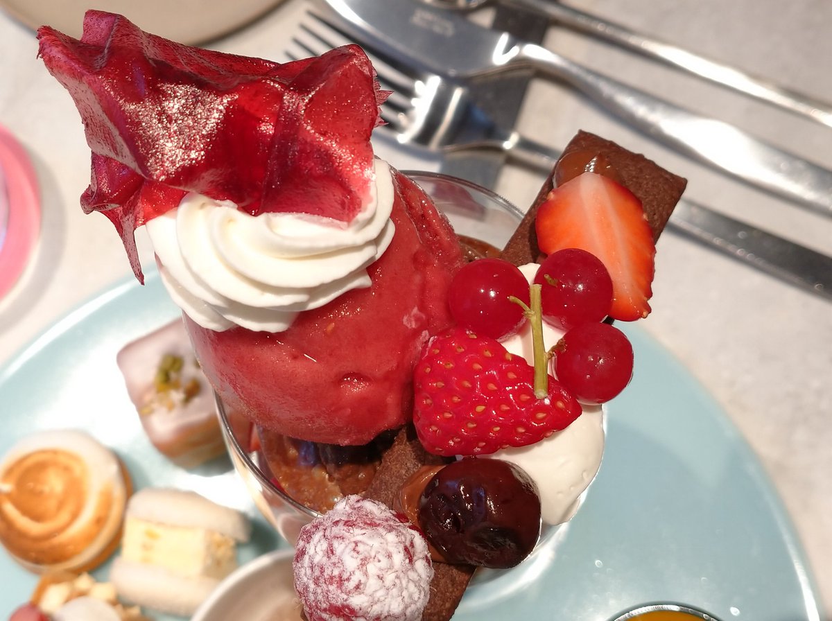 stefina051's tweet photo. パフェ大学院の同級生とBeauty Connectionへ

月1回開催のパフェ実食＋お勉強会でパフェについて真剣に深掘りするのもとても楽しく美味しいけど、フランクにパフェ以外のことも含めて会話しながら食べるパフェもこれまた楽しく美味しい😊

#BeautyConnection
#パフェ好き
#パフェ活
#Parfait https://t.co/TyWWJFlmbs