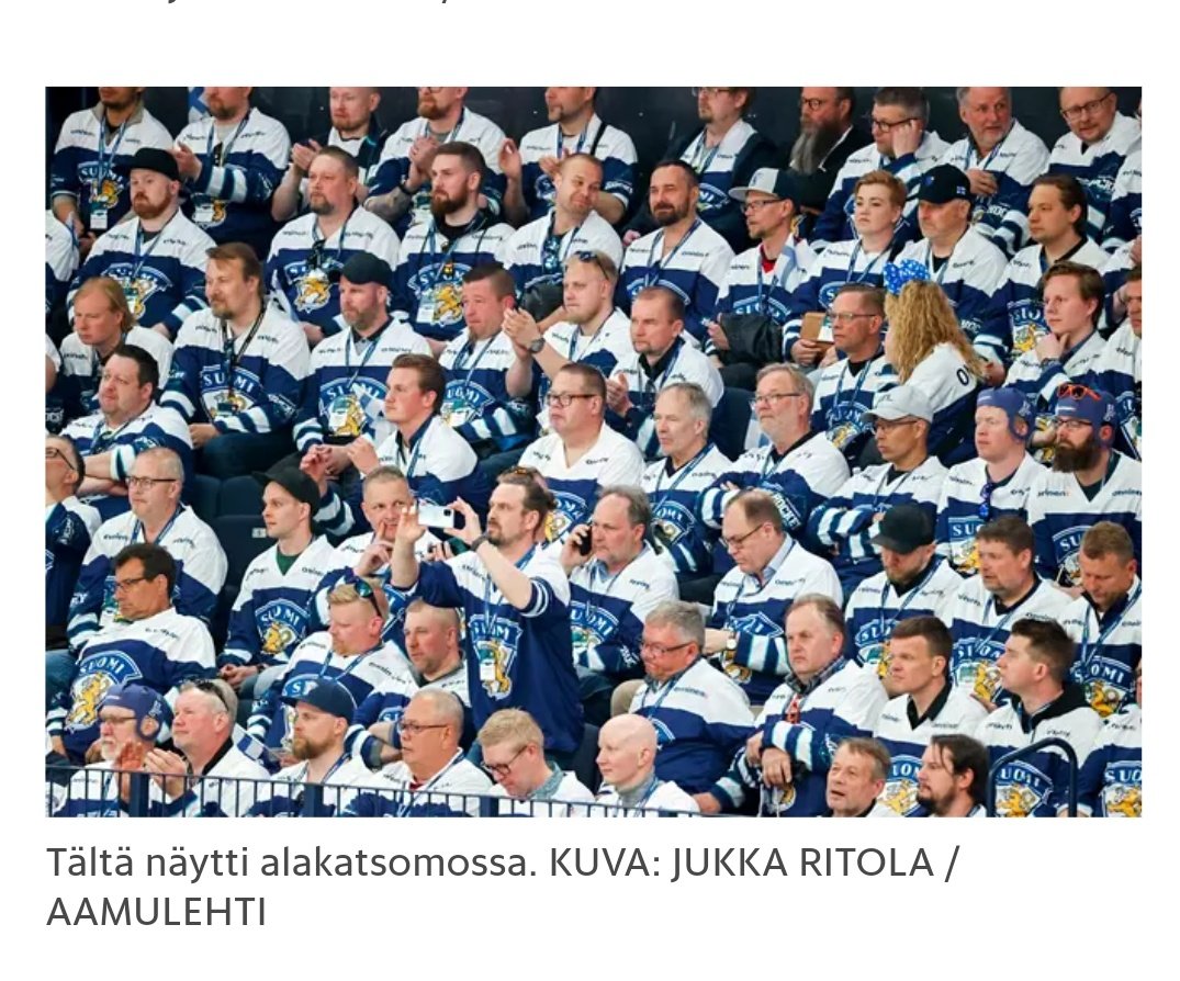 TKivistoe's tweet photo. Onninen Casuals luomassa tunnelmaa. Tähän kuvaan tiivistyy oikeastaan koko kotikisojen tunnelma vähän liiankin hyvin.
#Leijonat #MMKisat #Onninen https://t.co/6lDjIyP8AS