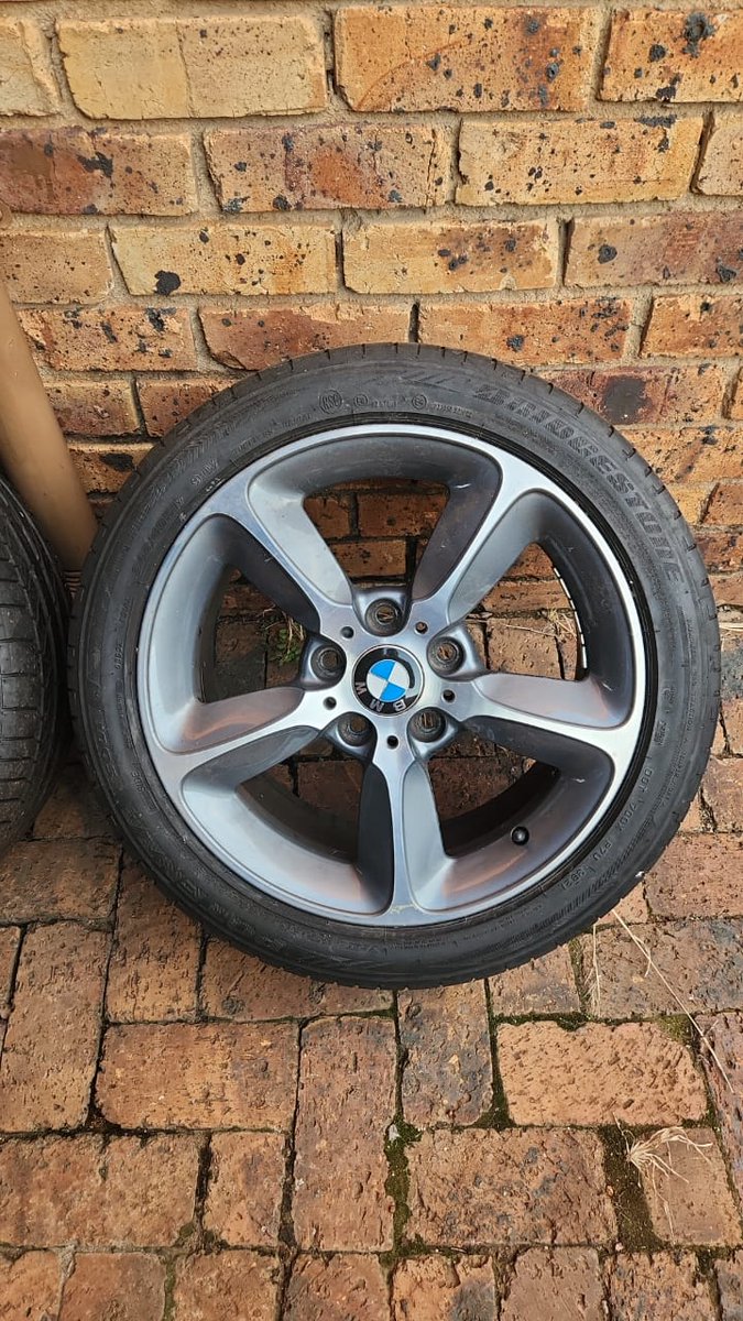 TheSalesLady101's tweet image. 17" BMW Runflats Rims + Tires X4
245/40R17
For sale

064 723 3120