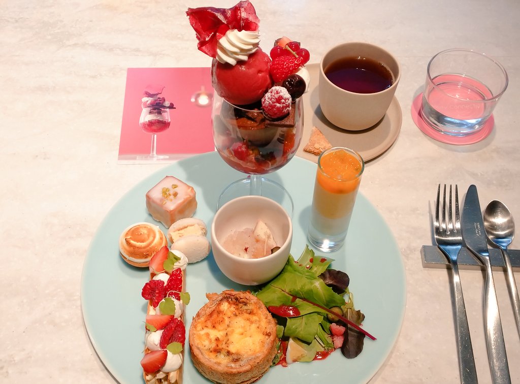 stefina051's tweet photo. パフェ大学院の同級生とBeauty Connectionへ

月1回開催のパフェ実食＋お勉強会でパフェについて真剣に深掘りするのもとても楽しく美味しいけど、フランクにパフェ以外のことも含めて会話しながら食べるパフェもこれまた楽しく美味しい😊

#BeautyConnection
#パフェ好き
#パフェ活
#Parfait https://t.co/TyWWJFlmbs