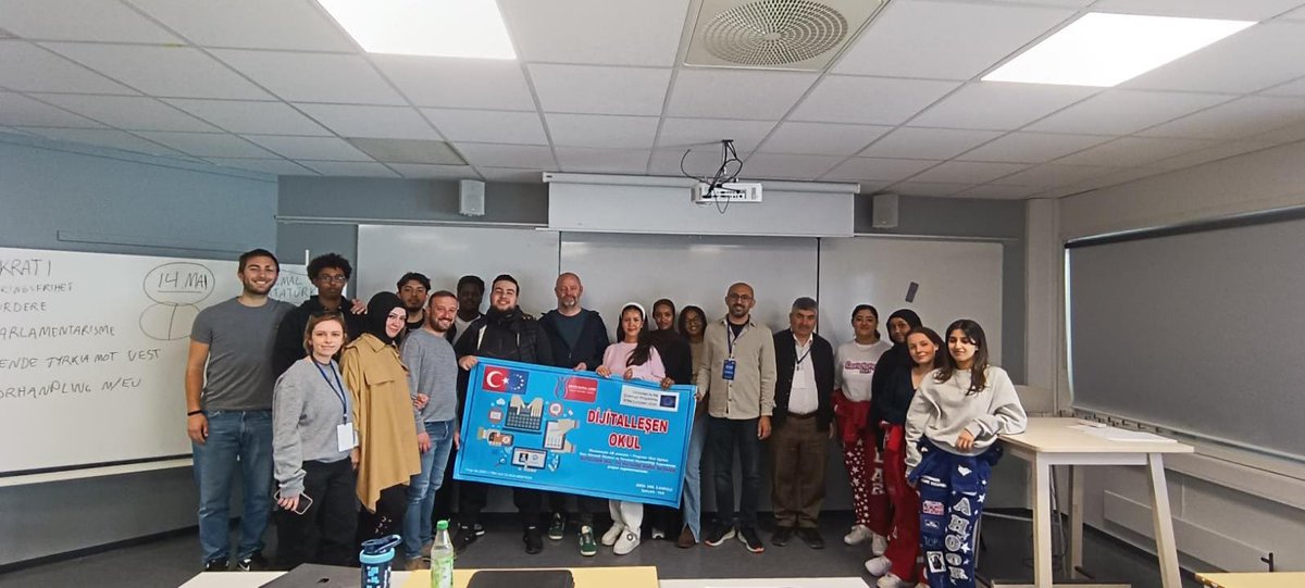 Projemiz kapsamında örnek ders işleyişini gözlemledik. Öğrenciler ile Türkiye ve Norveç eğitim sistemler, güncel konular  hakkında soru cevap etkinliği yaptık. 
<a href="/ulusalajans/">Türkiye Ulusal Ajansı 🇹🇷 Turkish NA</a> <a href="/VanilMem/">Van İl Milli Eğitim Müdürlüğü</a> <a href="/ipekyoluMem/">İpekyolu İlçe Milli Eğitim Müdürlüğü</a> <a href="/akademiet/">Akademiet Norge AS</a>