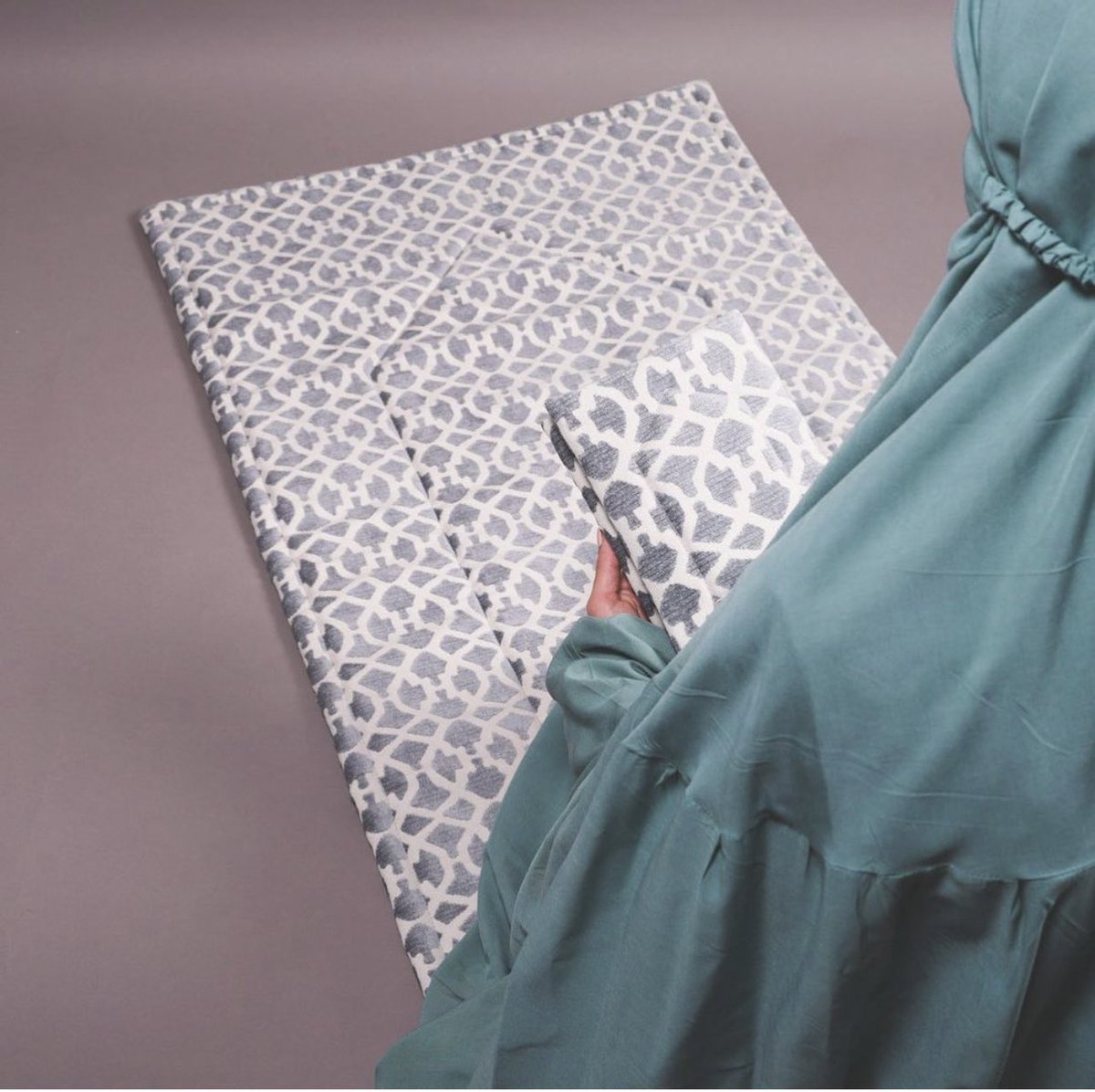 #طقم_صلاة ثوب_صلاة  #سجادة_صلاة #مصحف 
للطلب 👇🏻 عالانستقرام
Instagram.com/ban.kwt