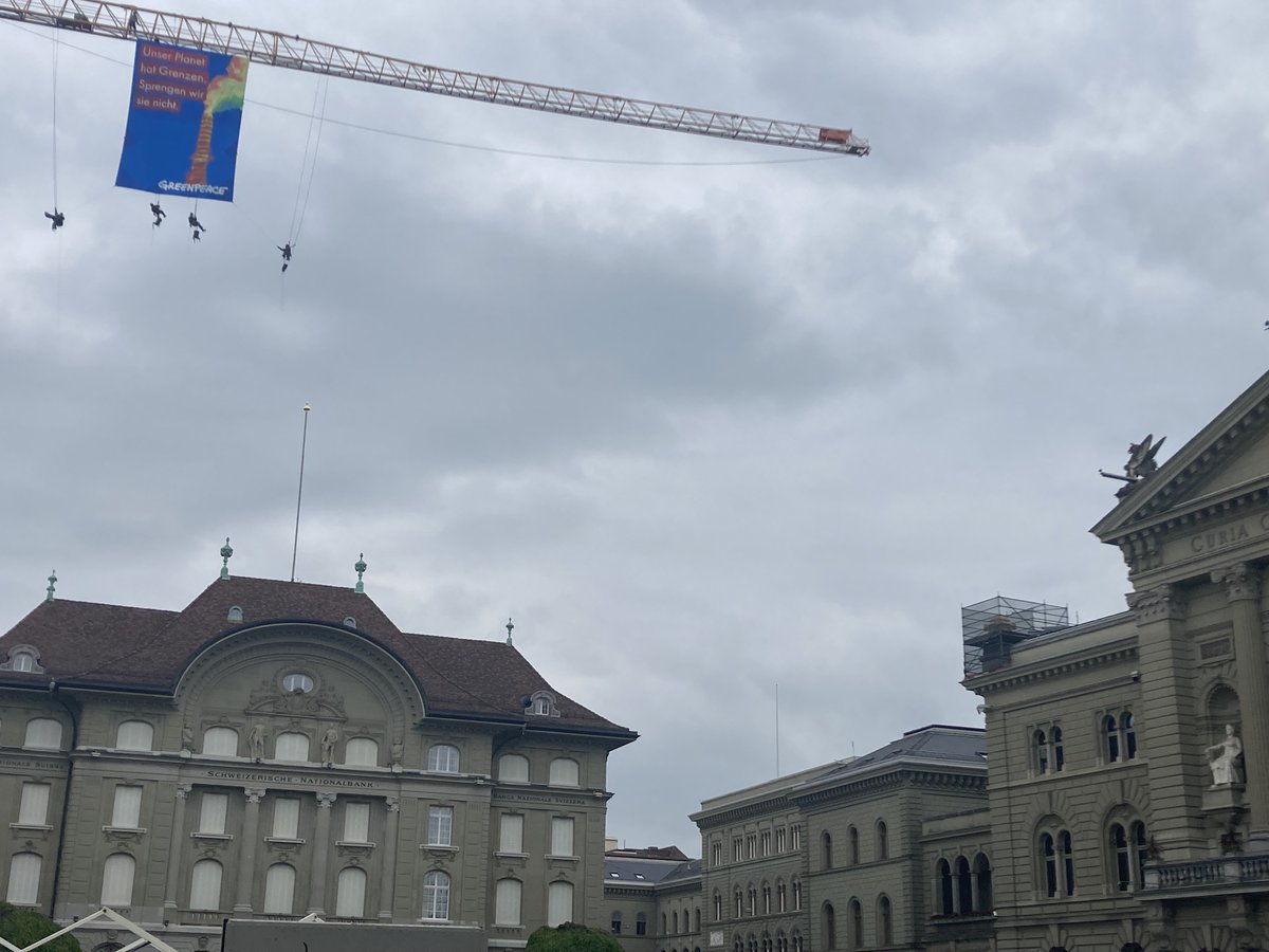 greenpeace_ch's tweet photo. Die neun planetaren Grenzen beschreiben den sicheren Handlungsraum für die Menschheit.

➡️Sprengen wir auch nur eine davon, haben wir keine sichere Zukunft. ‼️
➡️It’s #Time4Change ‼️
#planetaregrenzen
#planetaryboundaries
#limitsofgrowth
#movethedate
#overshootday https://t.co/PFUE0Au6WI