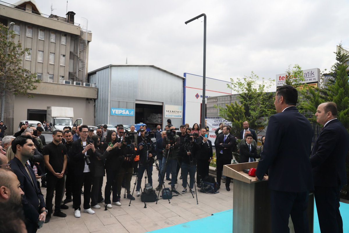 DrSinanOgan's tweet photo. Bugün Türkiye’nin en köklü siyasi partilerimizden olan Anavatan Partisi Genel Merkezi’nde Sayın Genel Başkan İbrahim Çelebi ve yönetim kurulu üyelerini ziyaret ettim. Nazik ev sahipliği ve Cumhurbaşkanlığı seçimlerinde bizi destekleme kararı aldıklarında dolayı candan teşekkürlerimi sunuyorum. Sinan Oğan bu cumhurbaşkanlığı seçimlerinde Türkiye’nin Ortak Paydası haline gelmiştir. Bize destek veren tüm vatandaşlarımıza gönülden şükranlarımı sunarım. Biz ilk günden beri hiçbir pazarlığın içinde olmadık, olmayacağız. Ve cehennemin kapılarını hep beraber seçimlerin 2. Turunda kapatacağız…

 @anavatan1983 @icelebiresmi