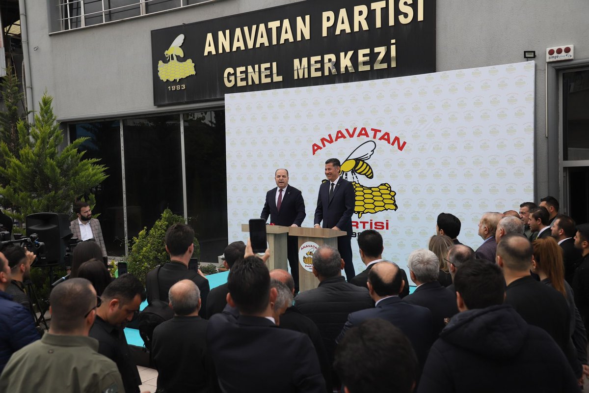 DrSinanOgan's tweet photo. Bugün Türkiye’nin en köklü siyasi partilerimizden olan Anavatan Partisi Genel Merkezi’nde Sayın Genel Başkan İbrahim Çelebi ve yönetim kurulu üyelerini ziyaret ettim. Nazik ev sahipliği ve Cumhurbaşkanlığı seçimlerinde bizi destekleme kararı aldıklarında dolayı candan teşekkürlerimi sunuyorum. Sinan Oğan bu cumhurbaşkanlığı seçimlerinde Türkiye’nin Ortak Paydası haline gelmiştir. Bize destek veren tüm vatandaşlarımıza gönülden şükranlarımı sunarım. Biz ilk günden beri hiçbir pazarlığın içinde olmadık, olmayacağız. Ve cehennemin kapılarını hep beraber seçimlerin 2. Turunda kapatacağız…

 @anavatan1983 @icelebiresmi