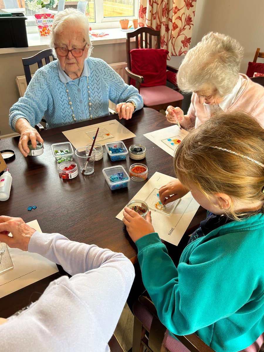HenPowerProject's tweet photo. Residents at Grange Lea Care Home have been enjoying artistic glass activities each Friday afternoon, accompanied by their young apprentices from @primarypont 

We've been making glass coasters based on the sunrise and sunset! 

Thanks @TNLUK for your help in building these bonds https://t.co/cnccicx1L3