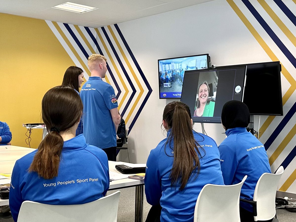YoungScot's tweet photo. Thank you to Sports Minister @MareeToddMSP who spent time with the Young People’s #SportPanel this morning.  

They covered lots of topics! The panel said it was a brilliant opportunity for the panel’s ideas for the future of sport in #Scotland to be listened to.

@sportscotland https://t.co/xvEm07wVDo