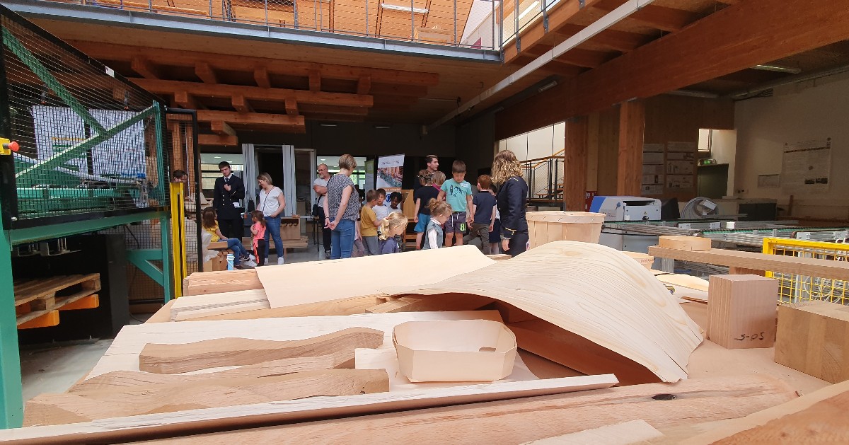 ArtsetMetiers_'s tweet photo. Je veux devenir ingénieur !, avoue un maternel après une après-midi d'immersion dans les ateliers du campus de Cluny, lieu où les étudiants Arts et Métiers ont fabriqué la maquette d'un moulin pédagogique dans le cadre de La Main à pâte.
Rdv dans 15 ans sur les bancs du campus ! https://t.co/DEJ3gFnz1d