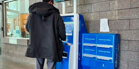 SAGA_Tech's tweet image. DivDat has installed self-service walk-up bus pass dispensers at its payment kiosks to allow Detroit transit riders to purchase bus passes. #DivDat #buspassdispenser #paymentkiosk 

Read more: bit.ly/3BjvR70