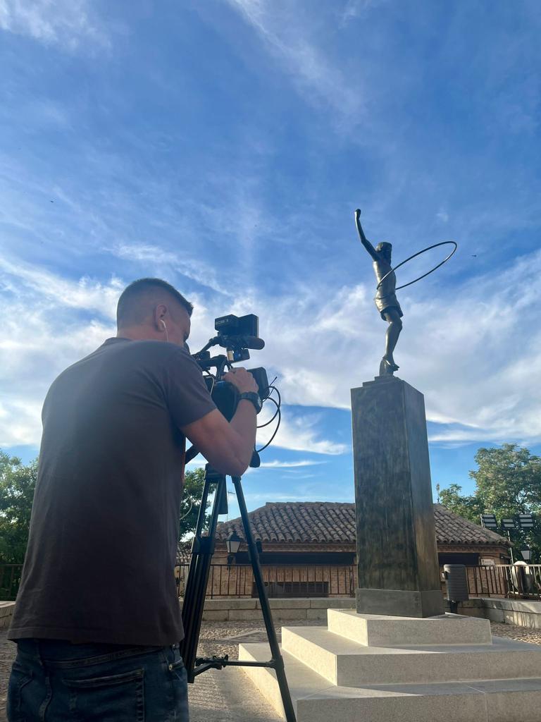 CMM_es's tweet photo. ⛪️ #ElCuentakilómetros y @lucia_esc visitan el Monasterio de San Juan de los Reyes (TO) para conocer una escultura que ha dado mucho que hablar.

➕ También recorremos:
🧖 @HotelRiopar spa (AB)
🍴 Restaurante +Ideas (Higueruela) + Taberna Jovi

⏰ 13:30 h en #CMM con Mariló Leal https://t.co/7l19CBN6Lx