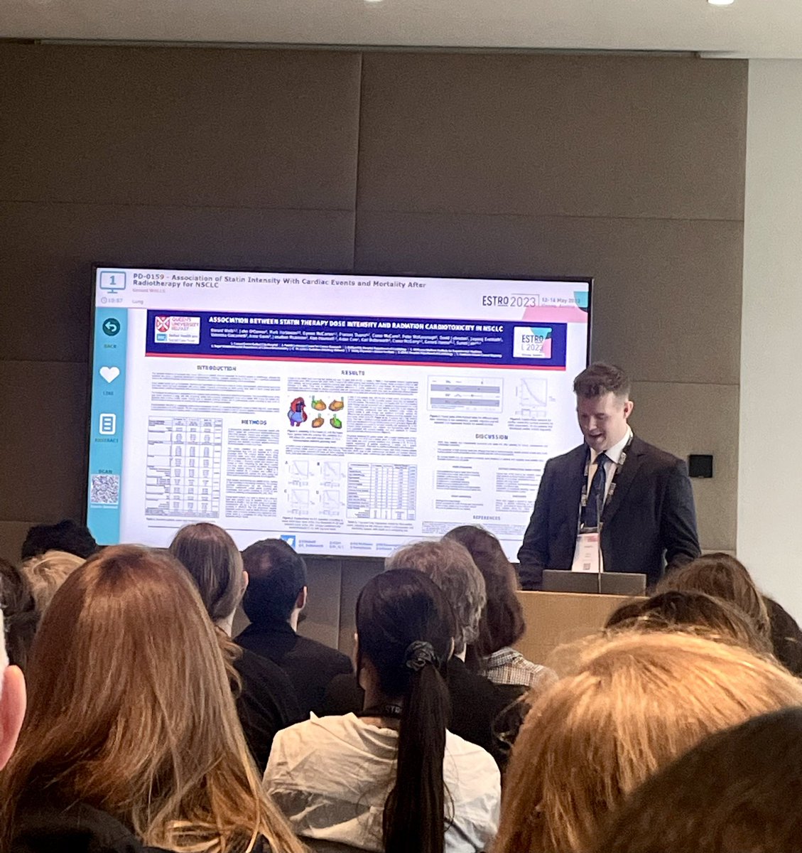 Our very own @gwalls89 discussing his PhD research at @ESTRO_RT 

A fantastic presentation of data!  👏🏼 👏🏼 

#teambehindthebeams 
#ESTRO23 
#proudofourteam 
#lungcancer