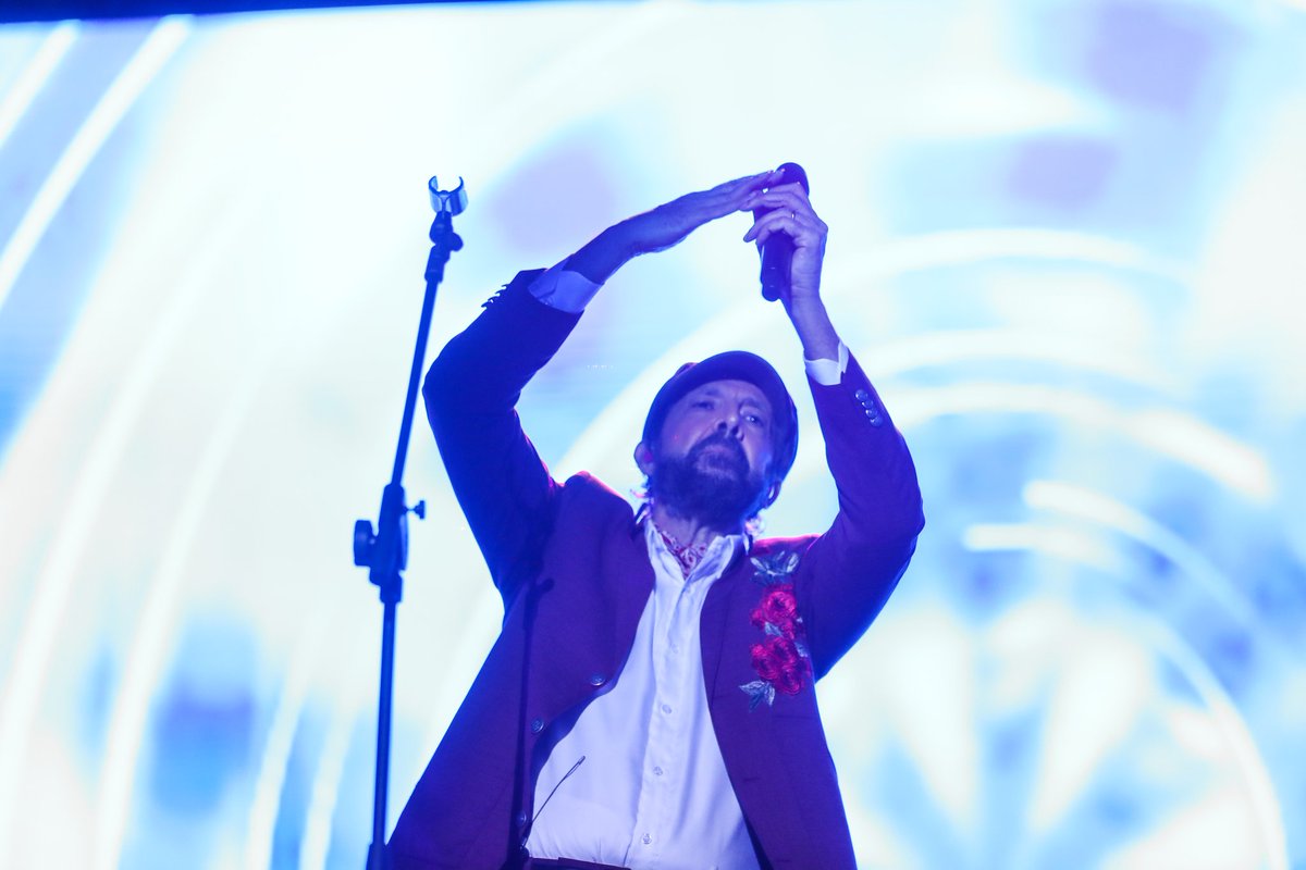 KenethCruz's tweet photo. El cantante y productor @JuanLuisGuerra  ofreció un concierto en Guatemala que formó parte de la gira #EntreMaryPalmerasTour

El artista dominicano contagió a los guatemaltecos con su ritmo durante un show que dio en Explanada Cayalá, el 4 de mayo de 2023

#juanluisguerra https://t.co/ZcVOXJa0nn