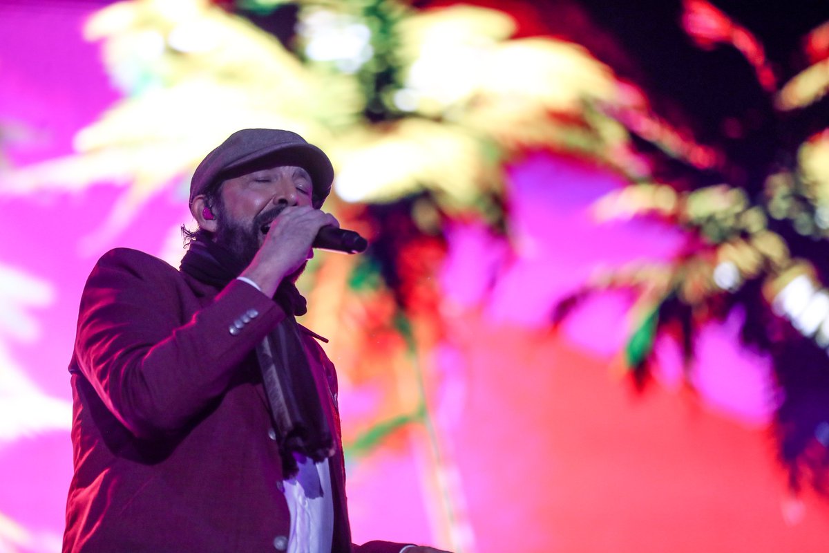 KenethCruz's tweet photo. El cantante y productor @JuanLuisGuerra  ofreció un concierto en Guatemala que formó parte de la gira #EntreMaryPalmerasTour

El artista dominicano contagió a los guatemaltecos con su ritmo durante un show que dio en Explanada Cayalá, el 4 de mayo de 2023

#juanluisguerra https://t.co/ZcVOXJa0nn