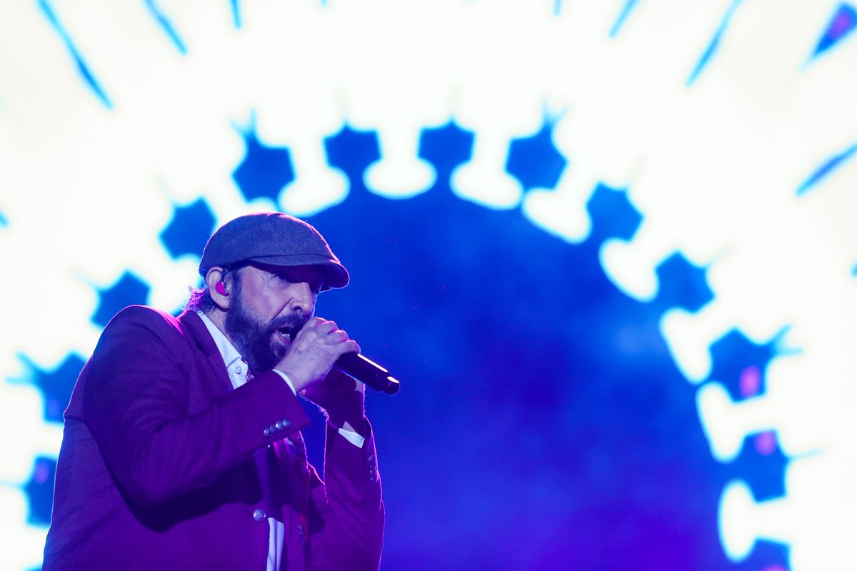 KenethCruz's tweet photo. El cantante y productor @JuanLuisGuerra  ofreció un concierto en Guatemala que formó parte de la gira #EntreMaryPalmerasTour

El artista dominicano contagió a los guatemaltecos con su ritmo durante un show que dio en Explanada Cayalá, el 4 de mayo de 2023

#juanluisguerra https://t.co/ZcVOXJa0nn
