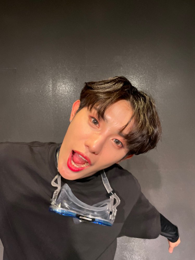 OnlyOneOfmember's tweet photo. [#밀] 나 바보 아닌뒈? 흥!

#OnlyOneOf #온리원오브 https://t.co/mGU5e57fga