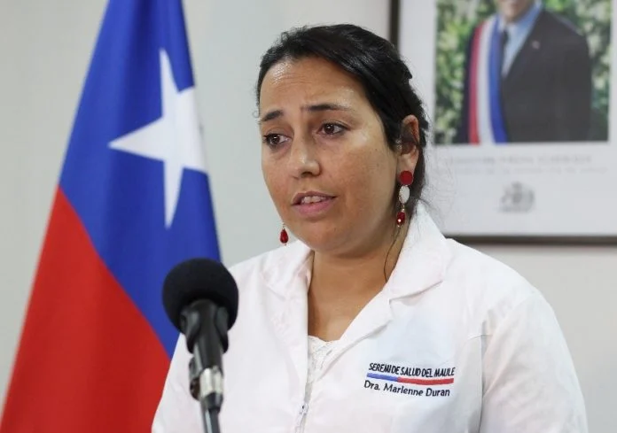 Radar_C_L's tweet photo. Vergonzoso, Marlenne Durán @duran_marlenn candidata a Consejera de @RNchile por el Maule, fue formalizada por el fiscal de Curicó como autora del delito de estafa y otras defraudaciones en contra de la Municipalidad de Teno, mientras era encargada de salud.  RIT 45-2013 del Juzgado de Garantía de Curicó #ChileSeguro