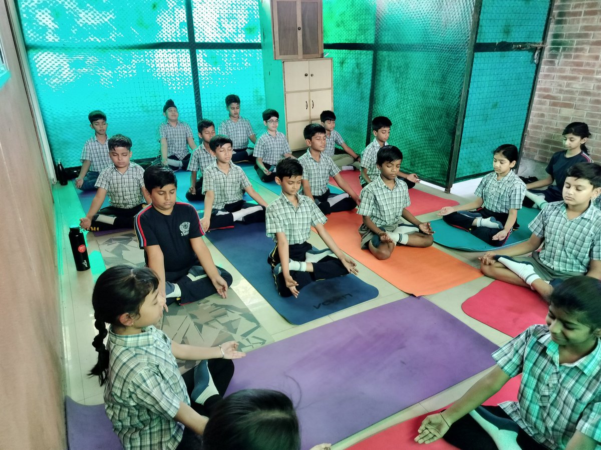 VENKATESHARYA13's tweet photo. एहल्कॉन इन्टरनेशनल स्कूल द्वारा माध्यमिक वर्ग  में  योग  क्लब  में  बच्चों  ने आसन  एवं  प्राणायाम के  द्वारा  अपने शरीर  को स्वस्थ रखने के  नियम  सीखे l यह सतत विकास लक्ष्य-3 एवं 4 के अंतर्गत आता है यह  मन  को एकाग्र  एवं शांत रखने  तथा  शरीर  को  सन्तुलित  रखने  में  भी सहयक है https://t.co/RjqLpyLdx6