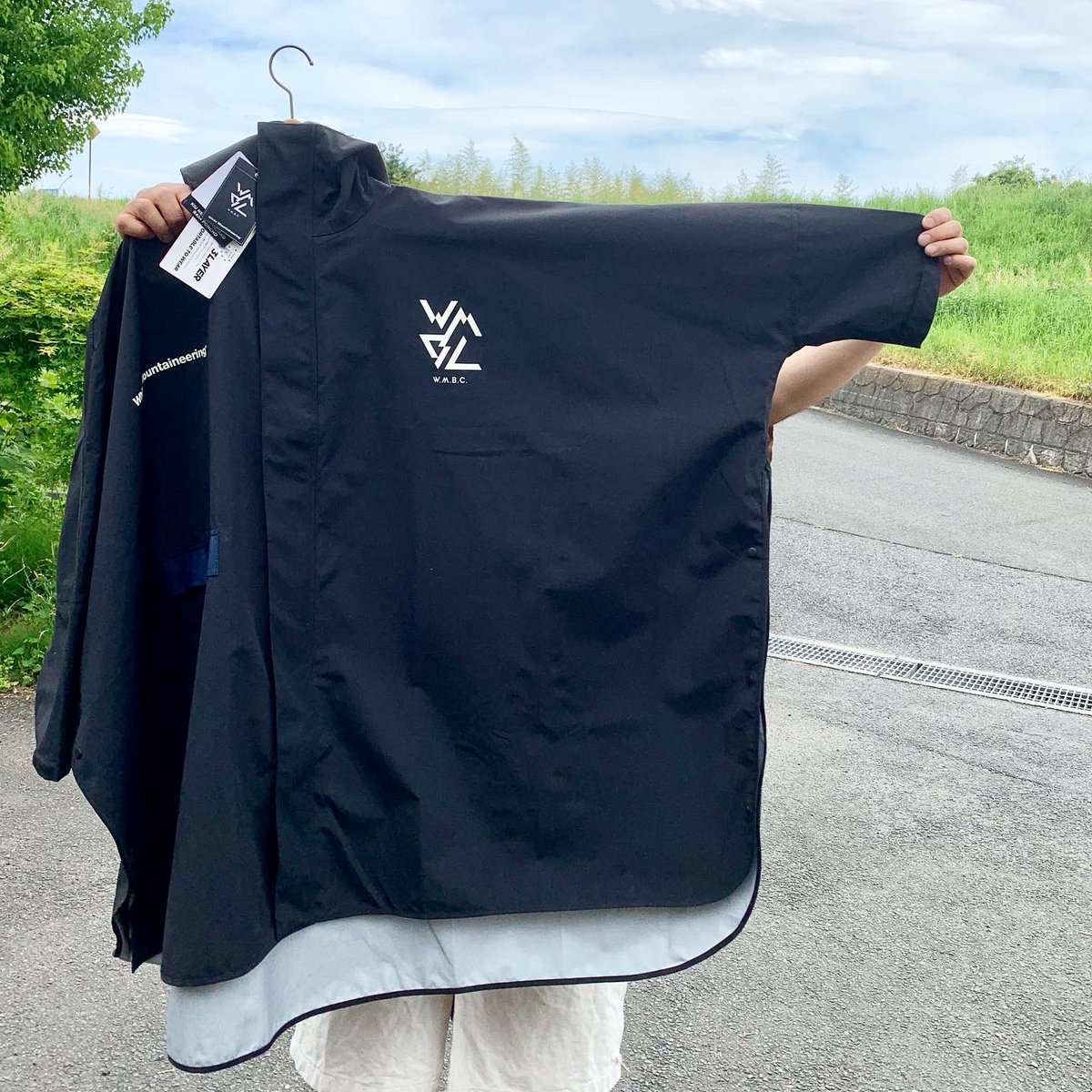 tateisukanna_'s tweet photo. これから雨の季節です
撥水、防水、防風、透湿
完全無欠の3レイヤーポンチョ
快適で遊び心がある
だから着たくなる
かかってこい悪天候
#タテイスカンナ #whitemountaineering #wmbc #kiu #3layered #poncho #ポンチョ #キャンプ #アウトドア #比企郡 https://t.co/spyXNAesdb