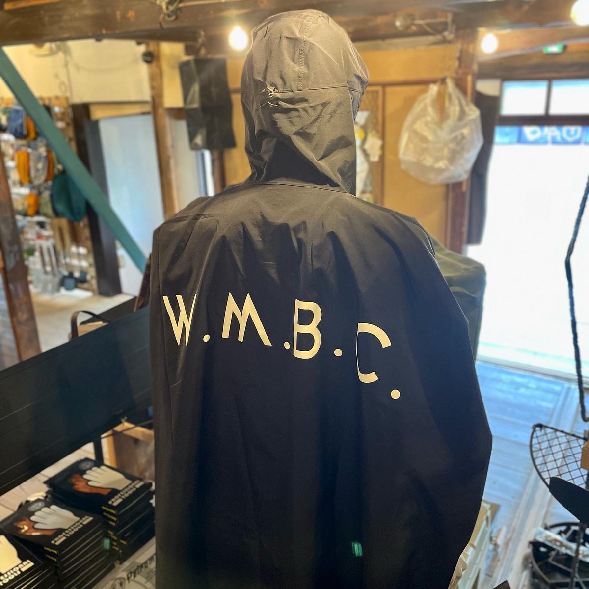 tateisukanna_'s tweet photo. これから雨の季節です
撥水、防水、防風、透湿
完全無欠の3レイヤーポンチョ
快適で遊び心がある
だから着たくなる
かかってこい悪天候
#タテイスカンナ #whitemountaineering #wmbc #kiu #3layered #poncho #ポンチョ #キャンプ #アウトドア #比企郡 https://t.co/spyXNAesdb