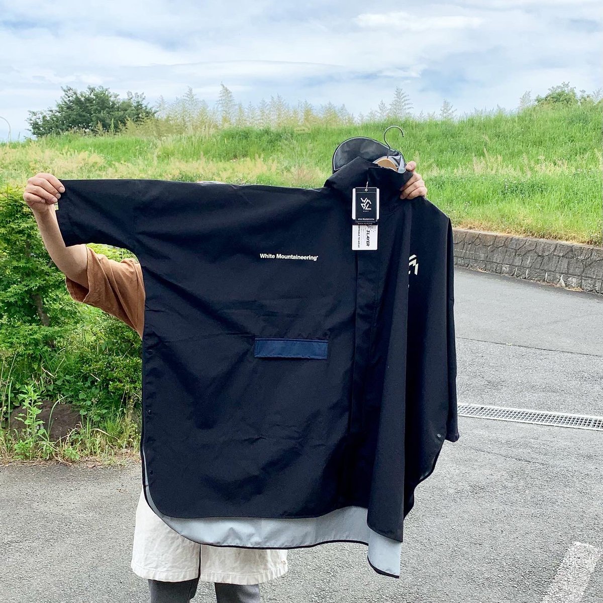 tateisukanna_'s tweet photo. これから雨の季節です
撥水、防水、防風、透湿
完全無欠の3レイヤーポンチョ
快適で遊び心がある
だから着たくなる
かかってこい悪天候
#タテイスカンナ #whitemountaineering #wmbc #kiu #3layered #poncho #ポンチョ #キャンプ #アウトドア #比企郡 https://t.co/spyXNAesdb