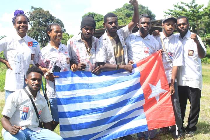 kapyaf22's tweet photo. after listening to the results of the Ipaiye high school (SMA) graduation in Nabire City, Papua, immediately on the uniform crossed out the Morning Star flag, Free West Papua.
nabire_05_mei 2023 

@Papua_Homelands 
@PapuaWeb 
@westpapuamedia 
@mohmahfudmd 
@jokowi https://t.co/LP5X8gRfbJ