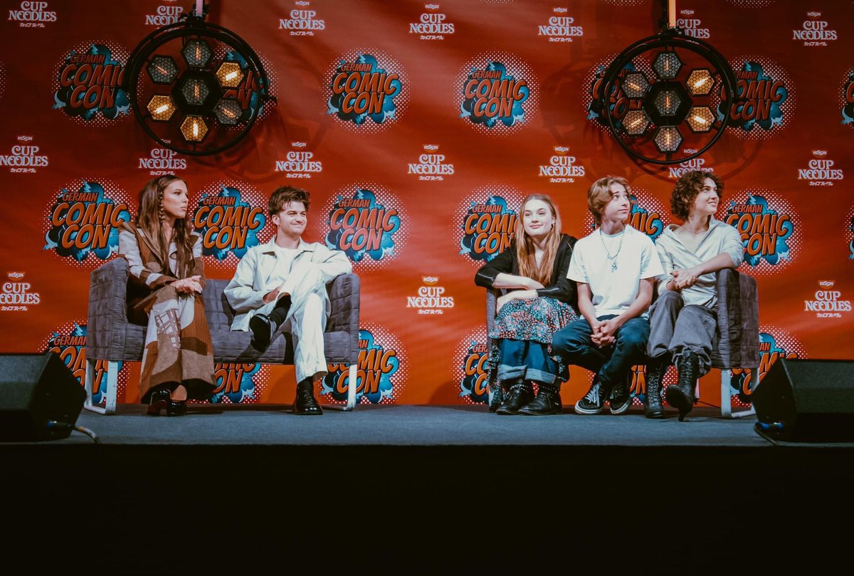 joe keery zone tweet media