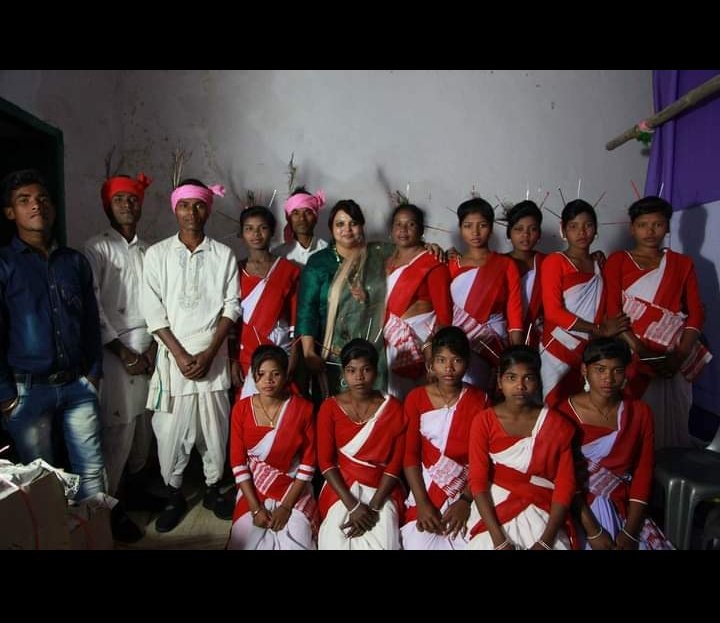 अहिंसा अकेले में नहीं समूह में पाना होती है ।                   

लभजोहार 🙏🌸
Nmhrk 🌸🌸🌿