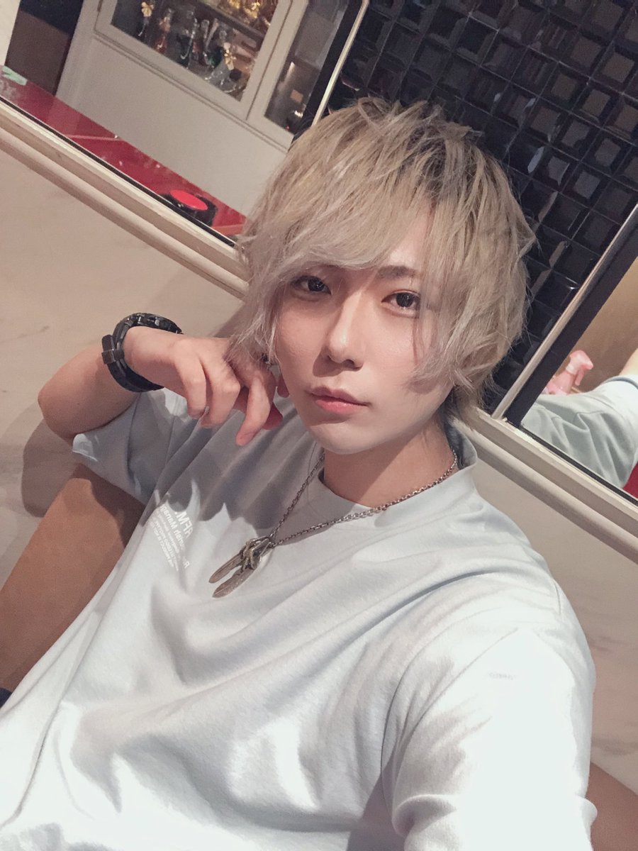 gingin_gindesu's tweet photo. 一年半前
やっぱ
老けた

#自撮り界隈 #いいね返し
#雰囲気嫌いじゃないよって人いいね
#美男美女と繋がりたい
#美男美女さんと繋がりたい
#1mmでもいいなと思ったらいいね 
#いいねで気になった人お迎え
#いいねした人全員フォローする https://t.co/kuK7RjCLyI