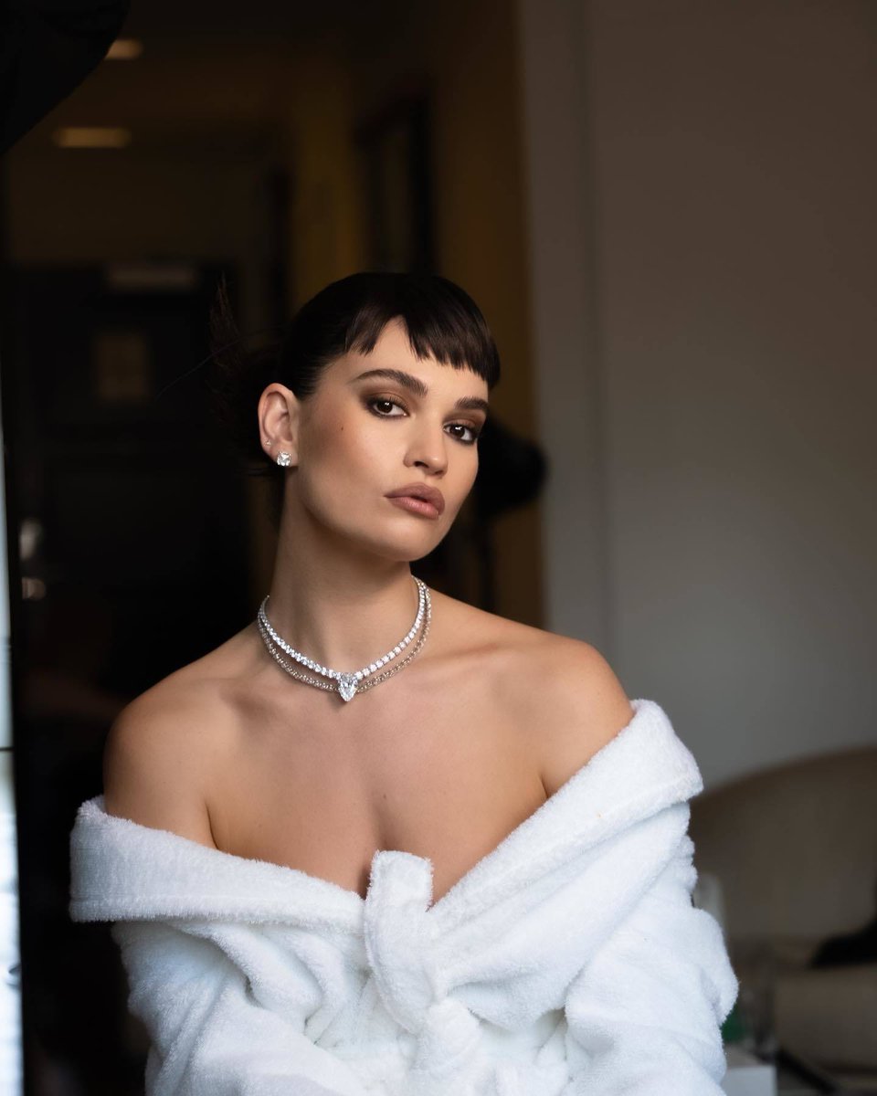 BACUK_'s tweet photo. #LilyJames
#MetGala2023 Portrait Shoot  
#MattEaston https://t.co/JG6kidm4Fe