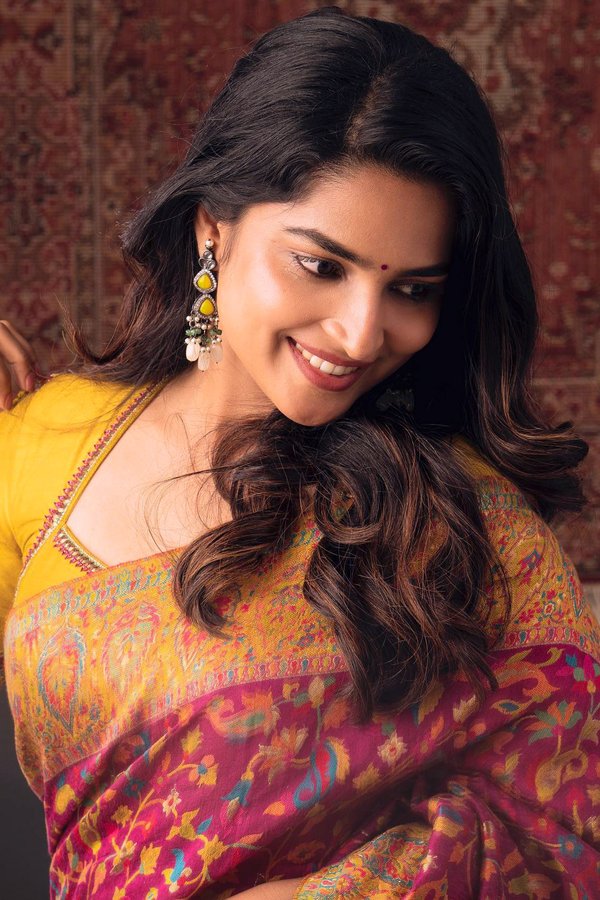 Fva2m5eagAAnFQS?format=jpg&name=900x900