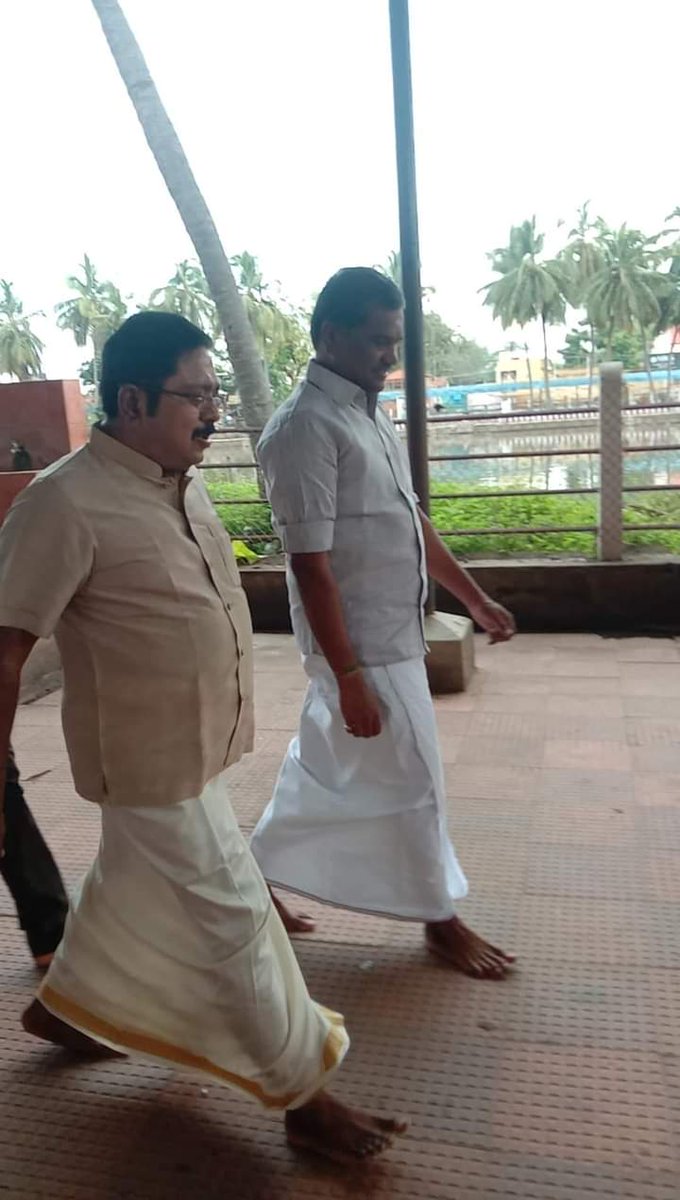 TPKSuresh_ammk's tweet photo. #TTVinசிவகங்கை 

சிவகங்கை மாவட்டம் பிள்ளையார்பட்டியில் கழக பொதுச்செயலாளர் மக்கள்செல்வர் வருங்கால தமிழக முதல்வர் அண்ணன் திரு. #டிடிவிதினகரன் அவர்கள் சாமி தரிசனம் செய்தார்.!
@TTVDhinakaran
@ammkofficial
#AMMK #TTVDhinakaran https://t.co/ACApMVSlWh