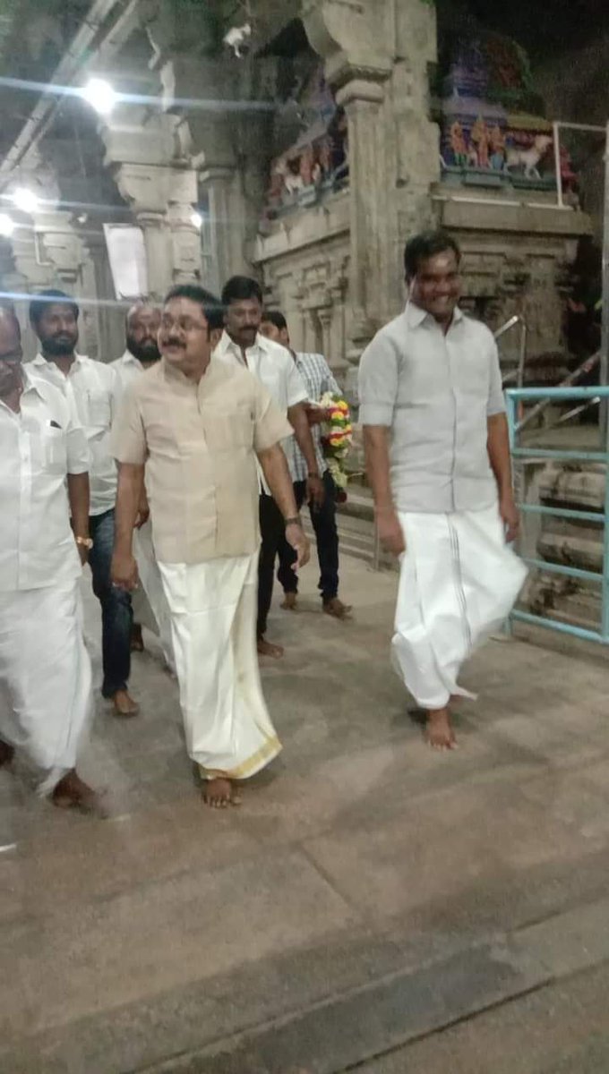 TPKSuresh_ammk's tweet photo. #TTVinசிவகங்கை 

சிவகங்கை மாவட்டம் பிள்ளையார்பட்டியில் கழக பொதுச்செயலாளர் மக்கள்செல்வர் வருங்கால தமிழக முதல்வர் அண்ணன் திரு. #டிடிவிதினகரன் அவர்கள் சாமி தரிசனம் செய்தார்.!
@TTVDhinakaran
@ammkofficial
#AMMK #TTVDhinakaran https://t.co/ACApMVSlWh