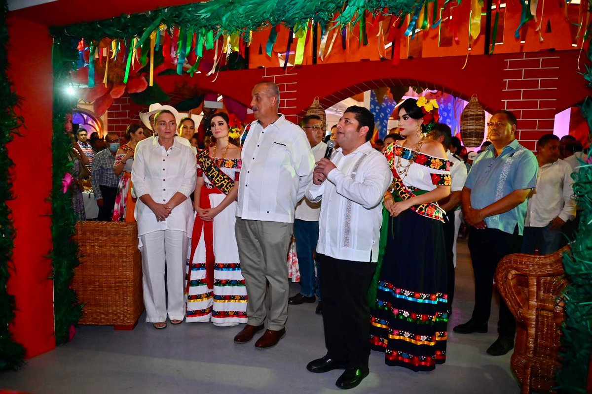 cmmerino's tweet photo. Esta tarde inauguramos el stand del municipio de Tacotalpa, representando la belleza natural y cultural de esta región del Estado exhibiendo piezas artesanales y un taller de mimbre. https://t.co/LdNIL9C7ad