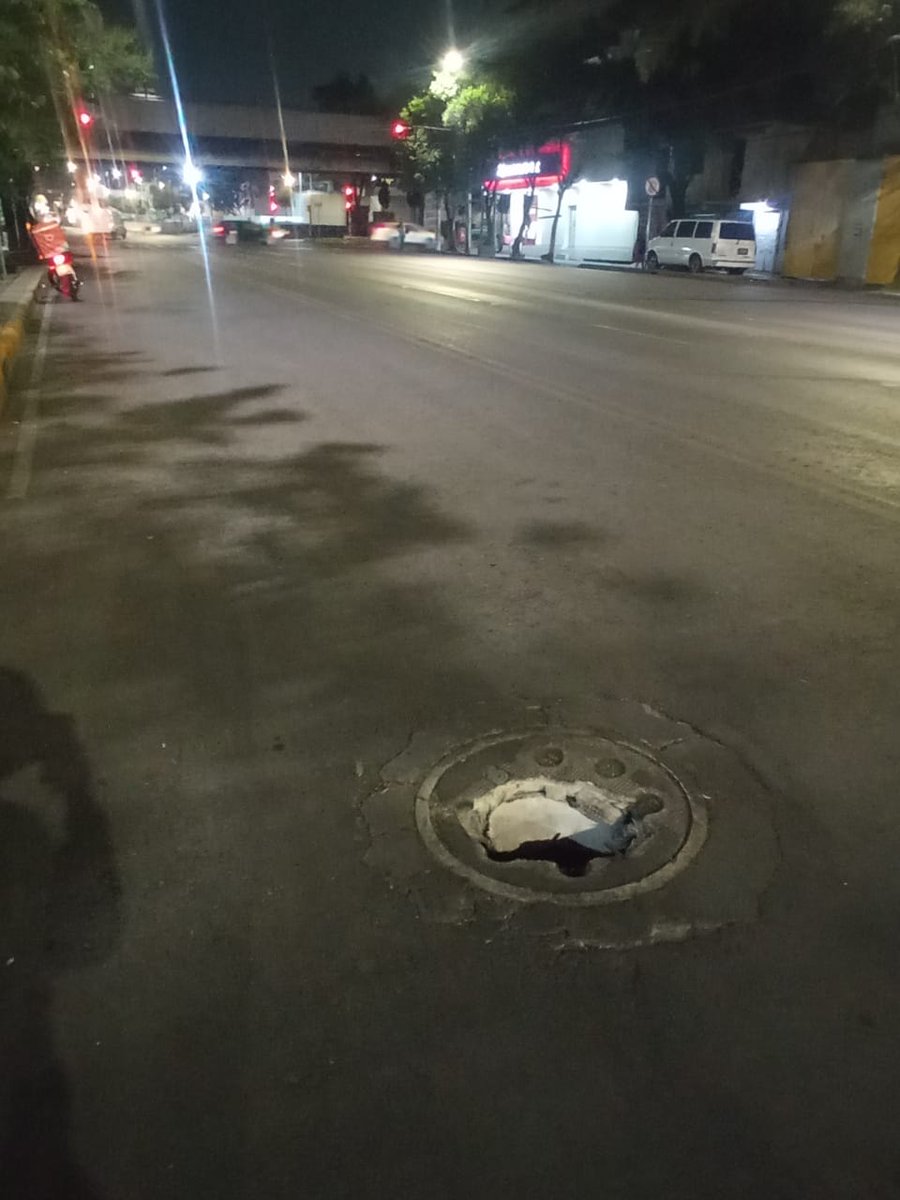 URMAOFICIAL's tweet photo. Buenas noches @SOBSECDMX , tenemos esta coladera rota, ¿nos pueden apoyar con su reparación?

Eje 3 Sur,av morelos 311
Magdalena Mixihuca
Iztacalco
15860 https://t.co/ZWJOQVaT9o