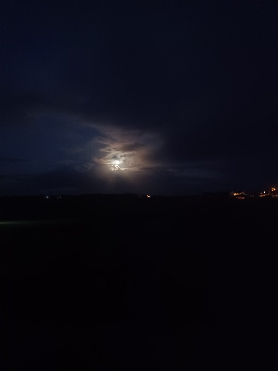 C_LavL's tweet photo. Full moon leading the way for #darknessintolight2023 in Keel, Achill Island #DIL2023 https://t.co/vpJYWG85dE